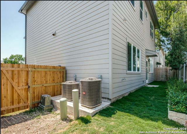 1618 W Lawndale Dr Unit 12, San Antonio, TX 78209
