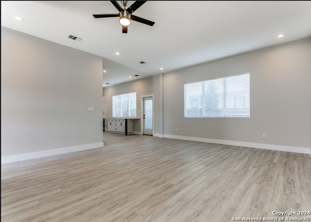 1618 W Lawndale Dr Unit 12, San Antonio, TX 78209