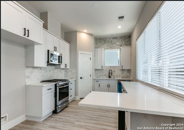 1618 W Lawndale Dr Unit 12, San Antonio, TX 78209