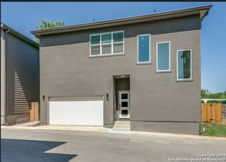 1618 W Lawndale Dr Unit 12, San Antonio, TX 78209