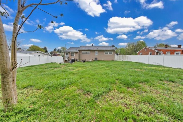 1944 Burma RD, Salem, VA 24153