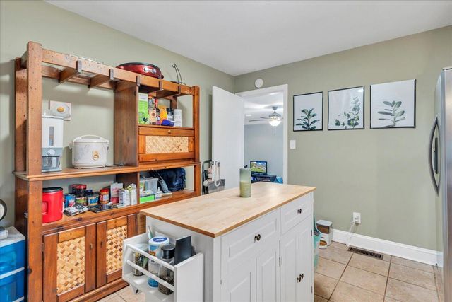 1944 Burma RD, Salem, VA 24153