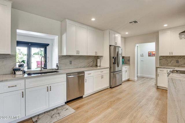 8542 E SUNNYSIDE Drive, Scottsdale, AZ 85260