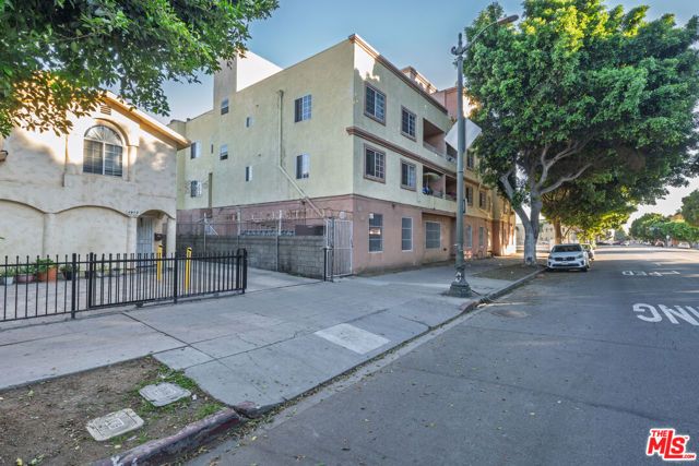 4920 S Broadway, Los Angeles, CA 90037