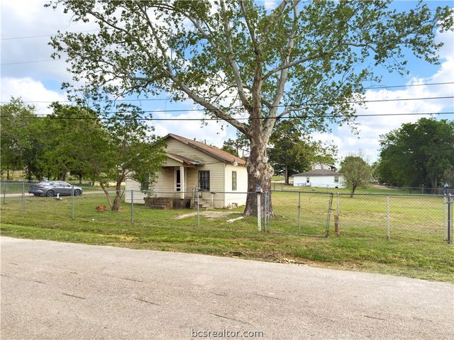 410 East 7th Street, Hearne, TX 77859