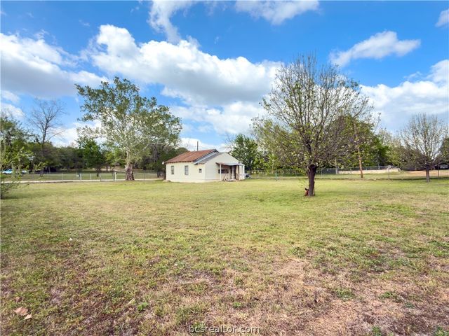 410 East 7th Street, Hearne, TX 77859