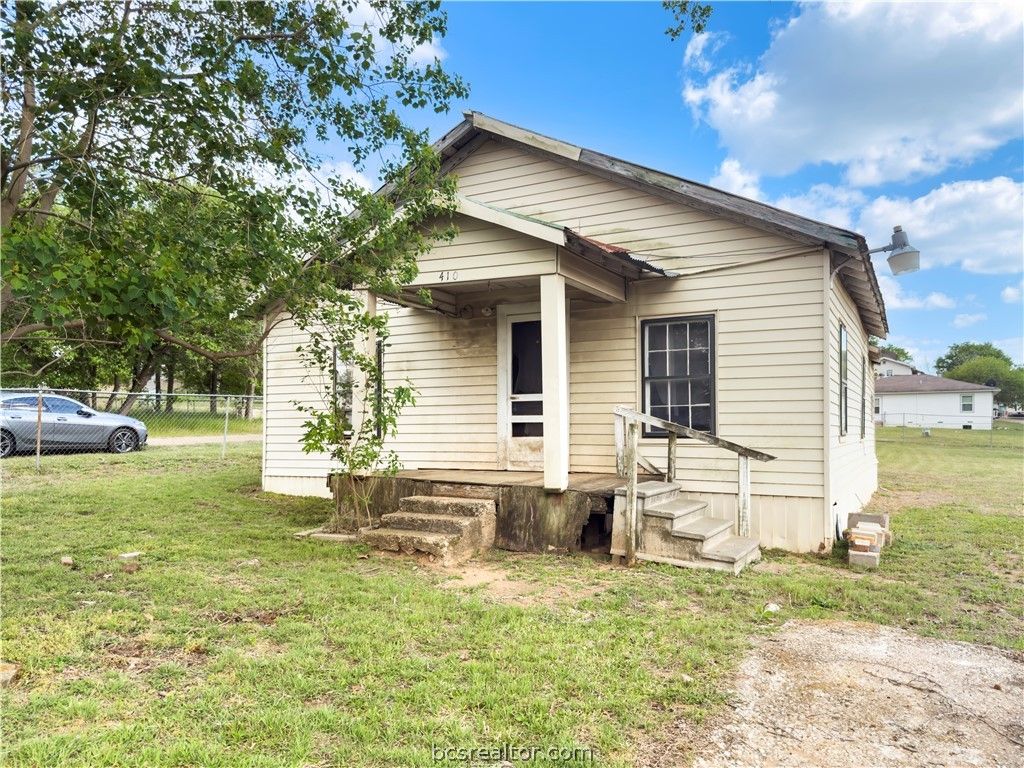 410 East 7th Street, Hearne, TX 77859