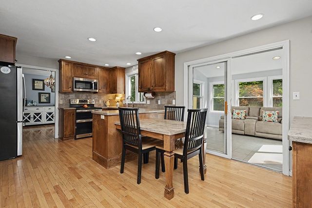 19 Short St, Franklin, MA 02038