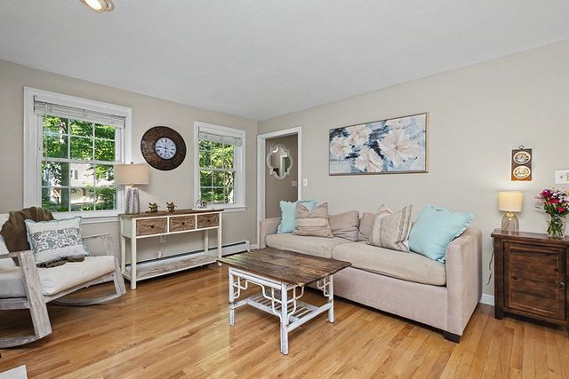 19 Short St, Franklin, MA 02038
