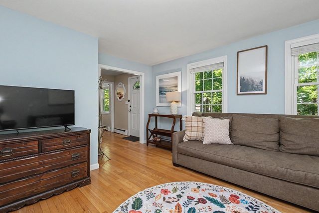 19 Short St, Franklin, MA 02038