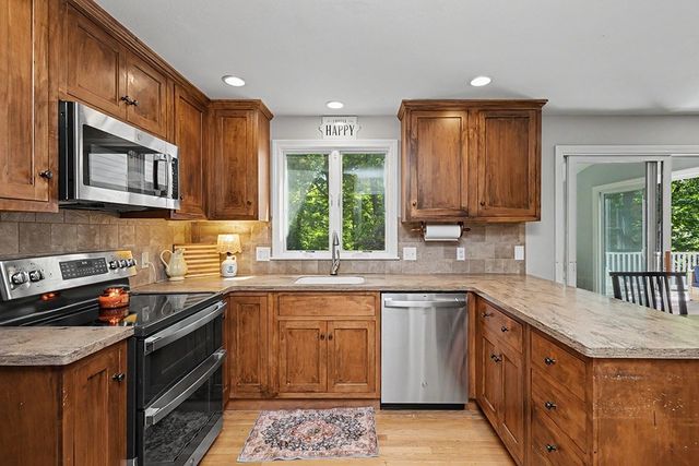 19 Short St, Franklin, MA 02038