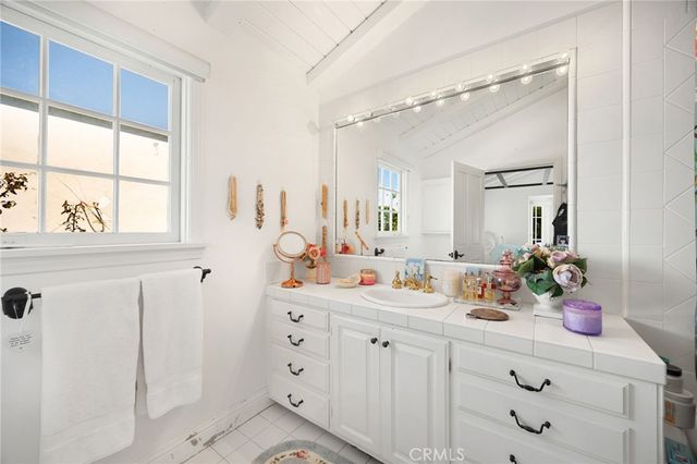 3301 Tilden Avenue, Los Angeles, CA 90034