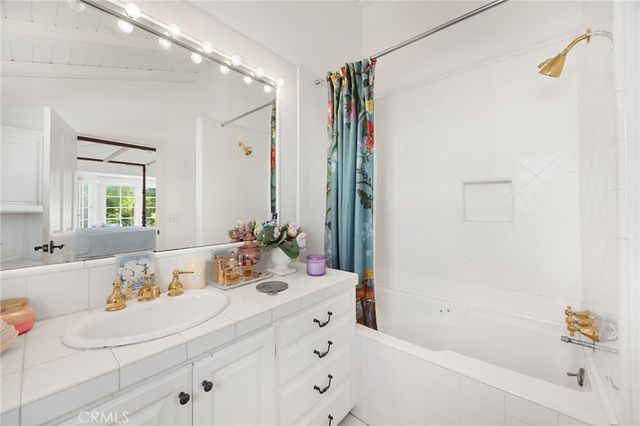 3301 Tilden Avenue, Los Angeles, CA 90034