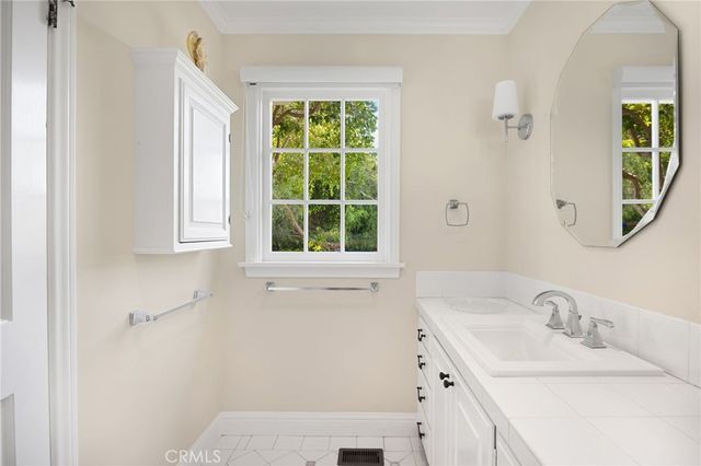 3301 Tilden Avenue, Los Angeles, CA 90034