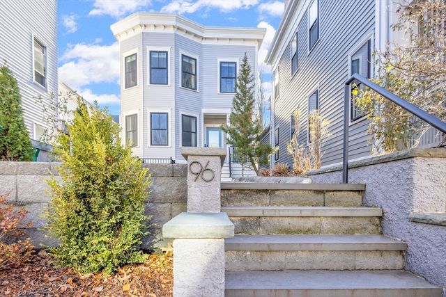96 Otis St 1, Cambridge, MA 02141
