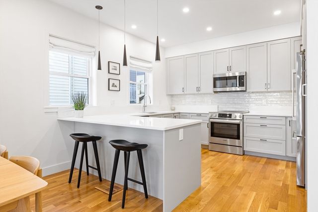 96 Otis St 1, Cambridge, MA 02141