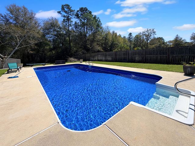 5555 Galaxy Drive, Crestview, FL 32539