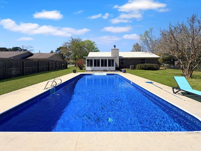 5555 Galaxy Drive, Crestview, FL 32539