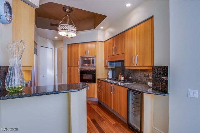 2877 Paradise Road 105, Las Vegas, NV 89109