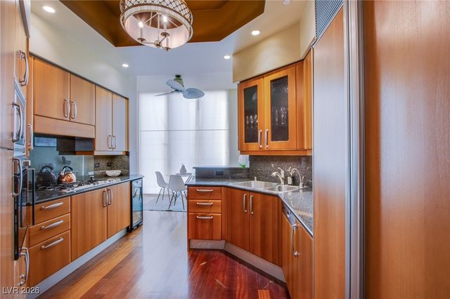 2877 Paradise Road 105, Las Vegas, NV 89109