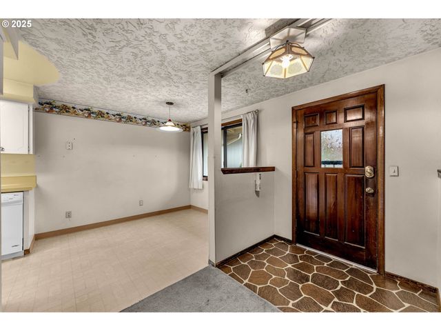 3704 Ne 45TH St, Vancouver, WA 98661