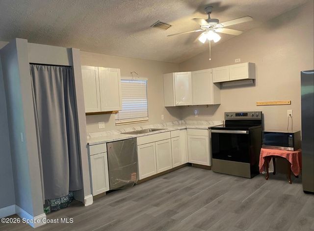 1067 Heath Avenue NW, Palm Bay, FL 32907