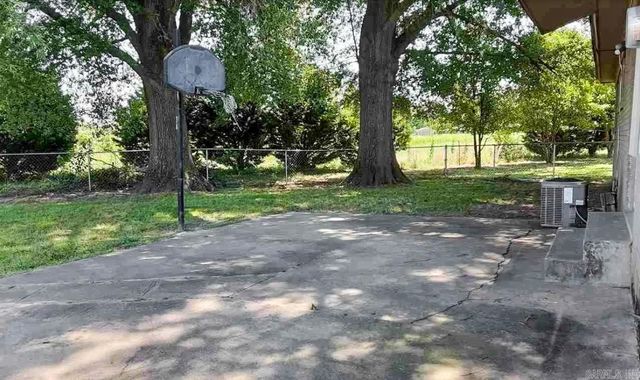 5201 N Woodland Dr, North Little Rock, AR 72117