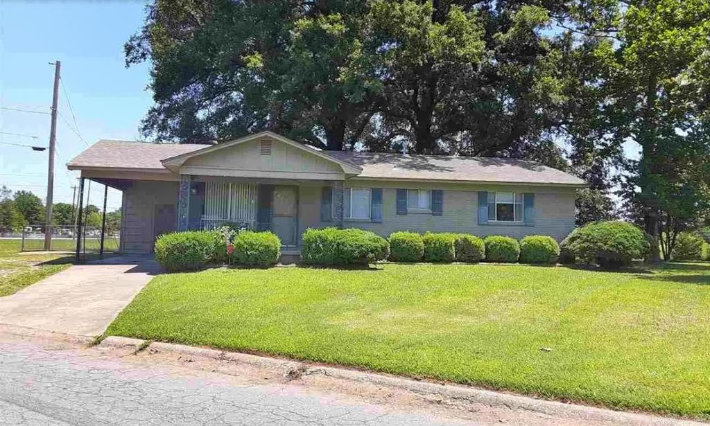 5201 N Woodland Dr, North Little Rock, AR 72117