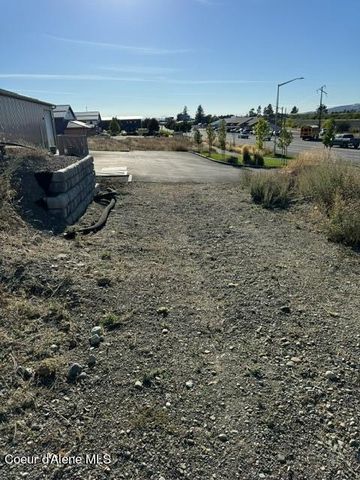 5856 W Seltice WAY, Post Falls, ID 83854