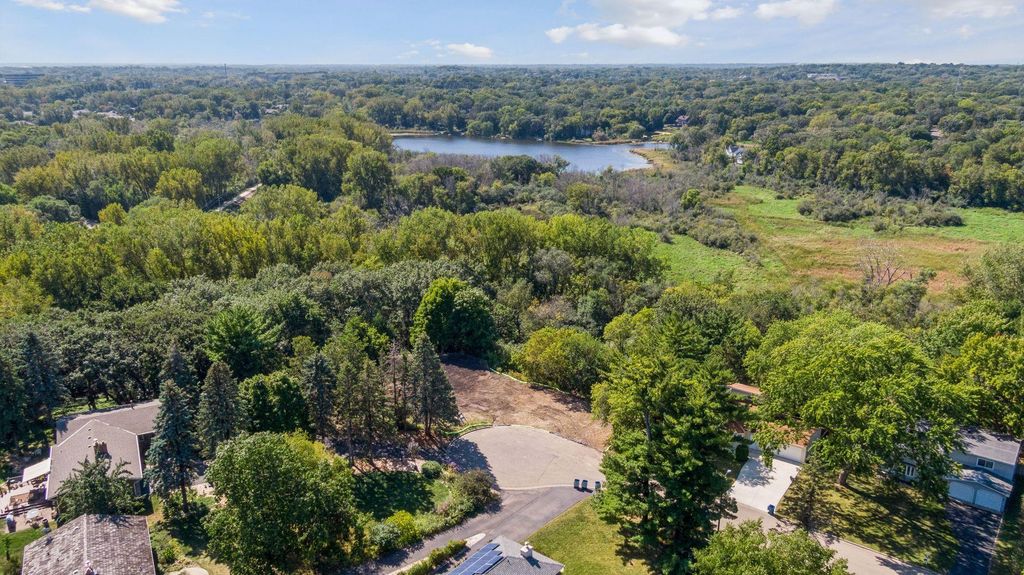 5038 Dominick Spur, Hopkins, MN 55343 — photo 2