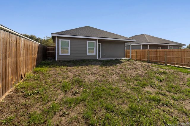 804 W HUNTINGTON ST, Beeville, TX 78102