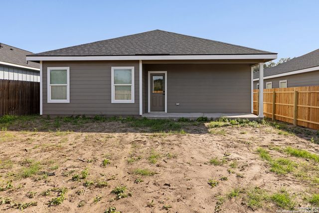 804 W HUNTINGTON ST, Beeville, TX 78102