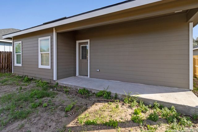 804 W HUNTINGTON ST, Beeville, TX 78102