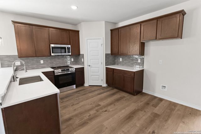 804 W HUNTINGTON ST, Beeville, TX 78102