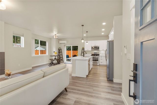 11217 Country Club Place, Anderson Island, WA 98303