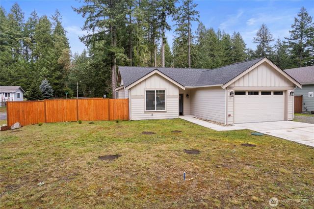 11217 Country Club Place, Anderson Island, WA 98303
