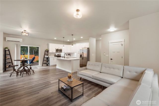 11217 Country Club Place, Anderson Island, WA 98303