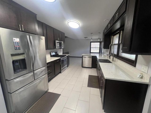 6430 109th STREET, Pleasant Prairie, WI 53158