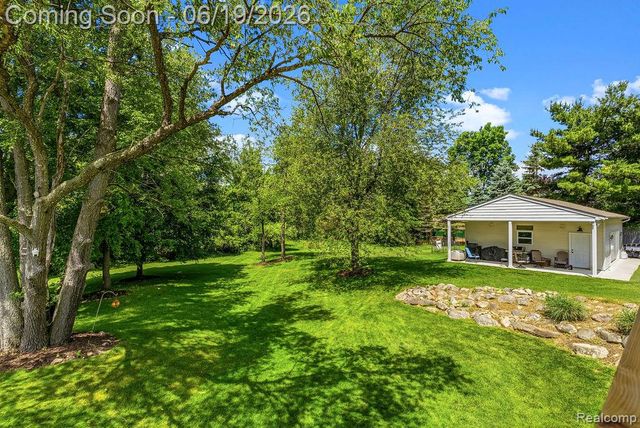 2867 Iris Lane, Hartland Township, MI 48353