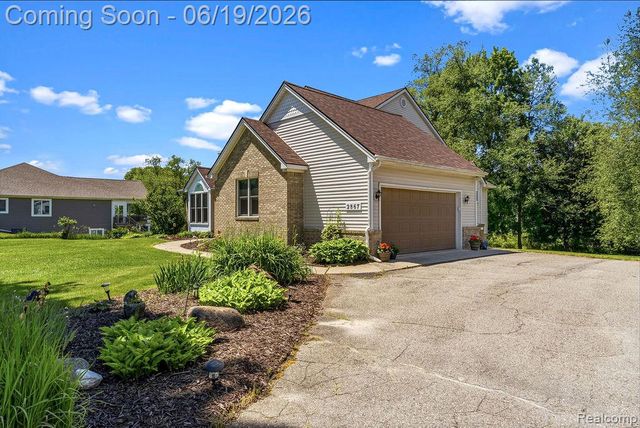 2867 Iris Lane, Hartland Township, MI 48353