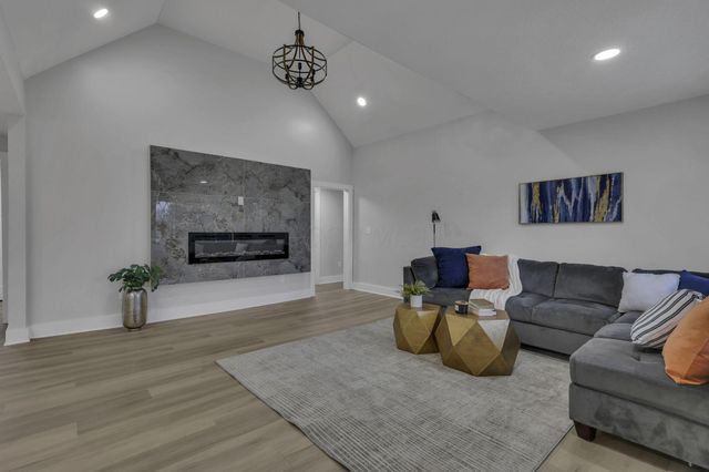 2421 N County Line Road, Sunbury, OH 43074