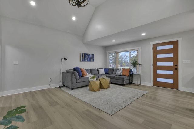 2421 N County Line Road, Sunbury, OH 43074