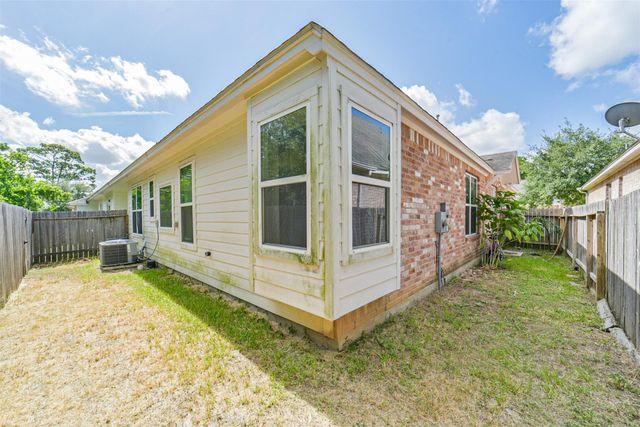 10334 Solitaire Circle, Houston, TX 77070