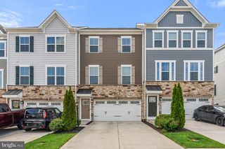 120 BAYHILL TER, Lake Frederick, VA 22630