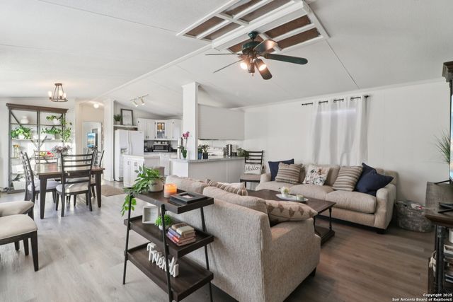 160 DEER VIEW DR, Pipe Creek, TX 78063