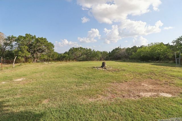 160 DEER VIEW DR, Pipe Creek, TX 78063