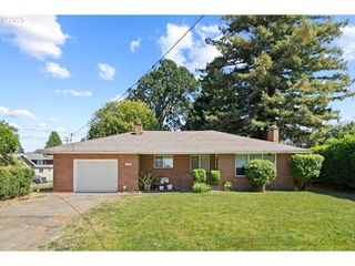 916 HARRISON St, Oregon City, OR 97045