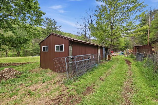 3585 Fairyland Road, Franklin Twp, PA 18235