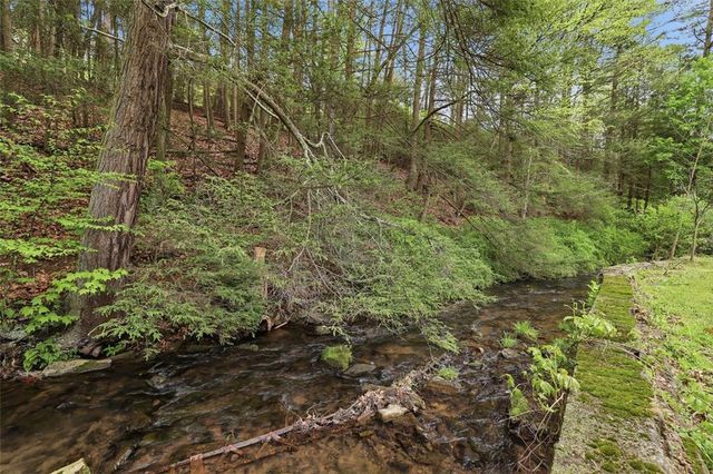 3585 Fairyland Road, Franklin Twp, PA 18235