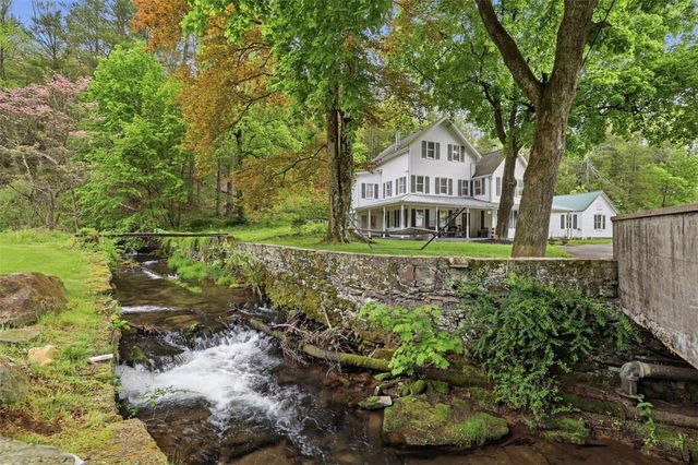 3585 Fairyland Road, Franklin Twp, PA 18235